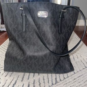 Michael Kors tote bag gently used monogram